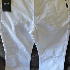 Silver And Co. White Distressed Jeans. Brand New Size 16W/27